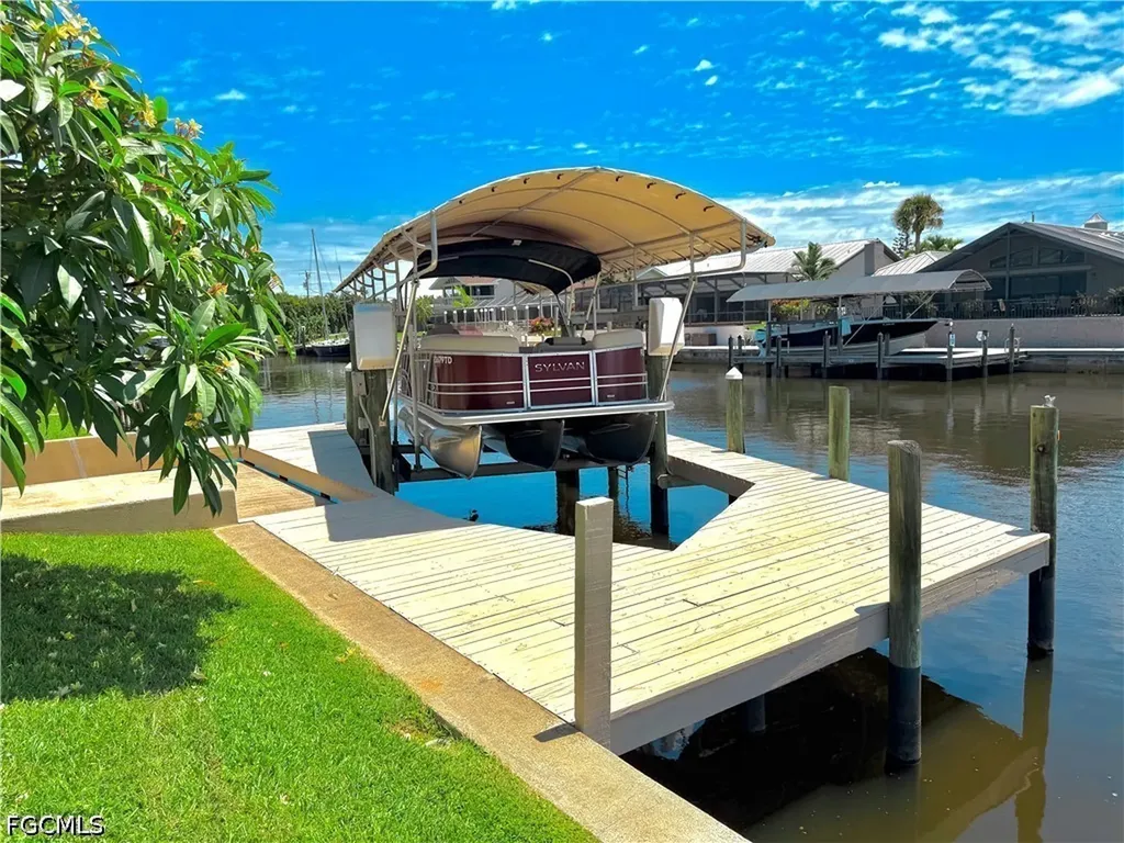 919 SE 20th Court Cape Coral FL 33990