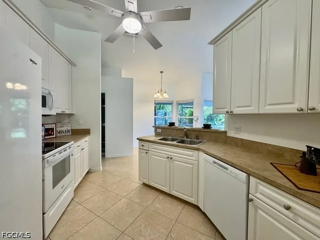 910 SW 3rd Avenue Cape Coral FL 33991