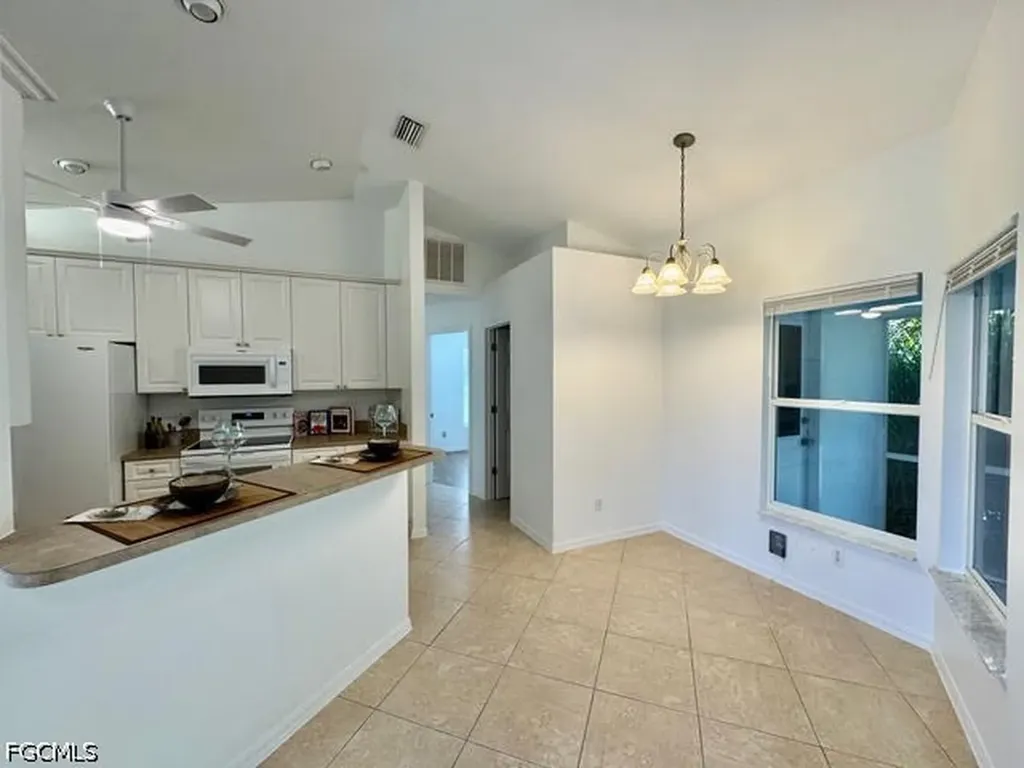 910 SW 3rd Avenue Cape Coral FL 33991