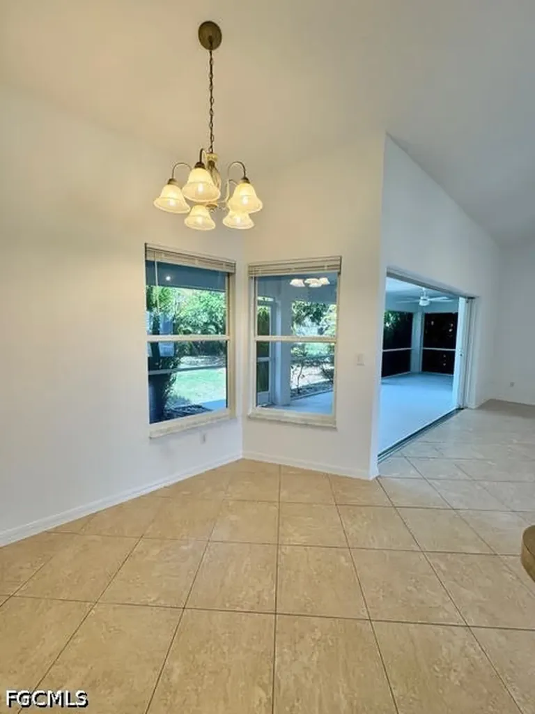 910 SW 3rd Avenue Cape Coral FL 33991