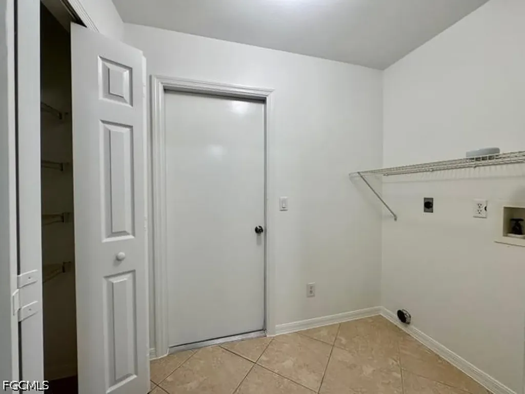 910 SW 3rd Avenue Cape Coral FL 33991