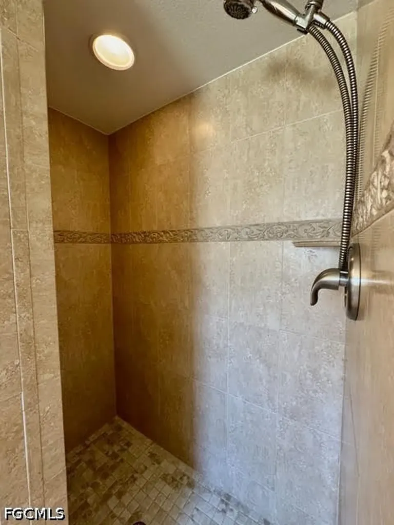910 SW 3rd Avenue Cape Coral FL 33991
