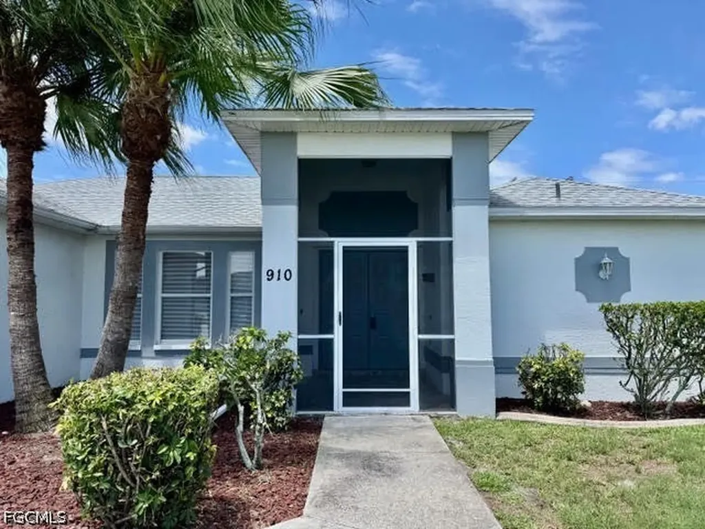 910 SW 3rd Avenue Cape Coral FL 33991