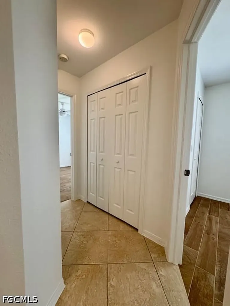 910 SW 3rd Avenue Cape Coral FL 33991