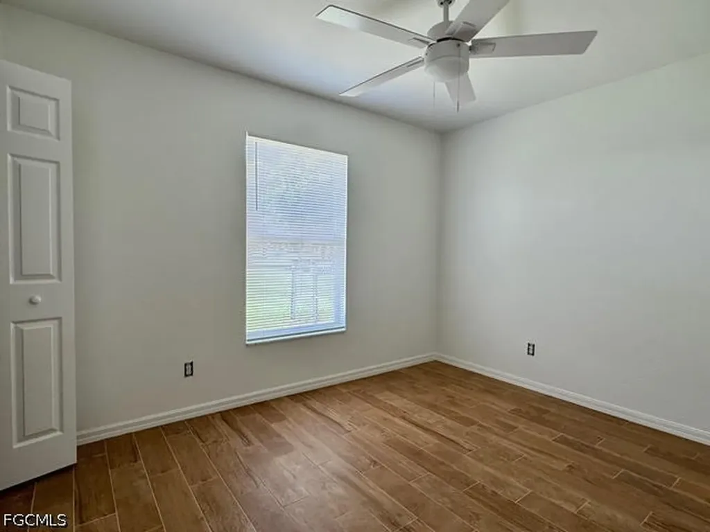 910 SW 3rd Avenue Cape Coral FL 33991