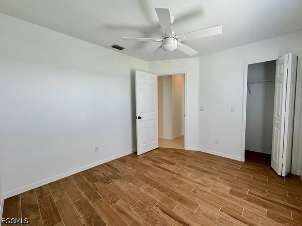 910 SW 3rd Avenue Cape Coral FL 33991