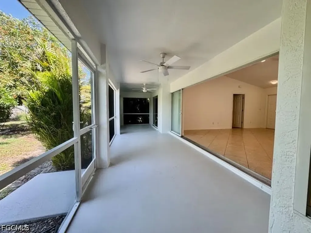 910 SW 3rd Avenue Cape Coral FL 33991