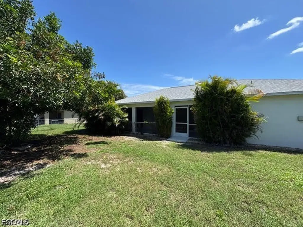 910 SW 3rd Avenue Cape Coral FL 33991