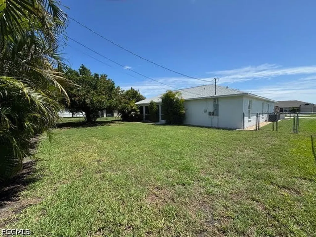910 SW 3rd Avenue Cape Coral FL 33991