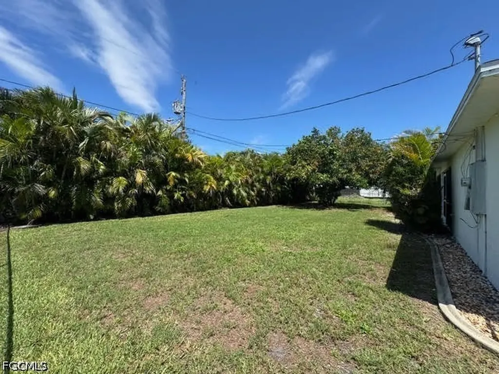 910 SW 3rd Avenue Cape Coral FL 33991