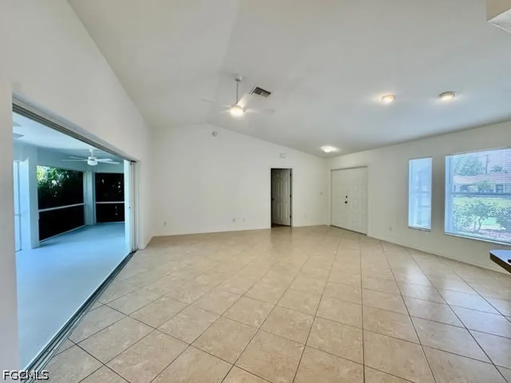 910 SW 3rd Avenue Cape Coral FL 33991