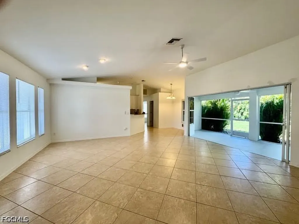 910 SW 3rd Avenue Cape Coral FL 33991