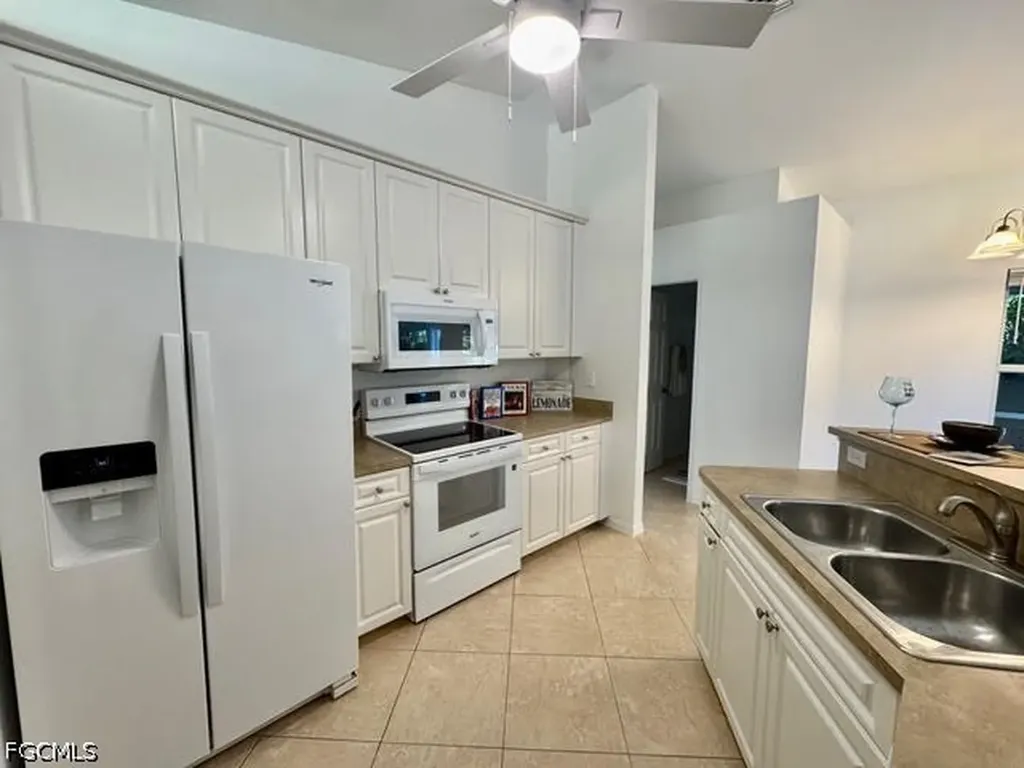 910 SW 3rd Avenue Cape Coral FL 33991