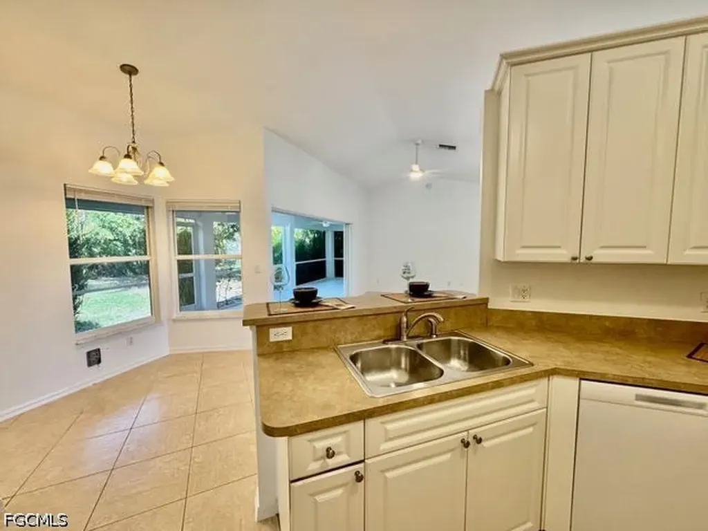 910 SW 3rd Avenue Cape Coral FL 33991