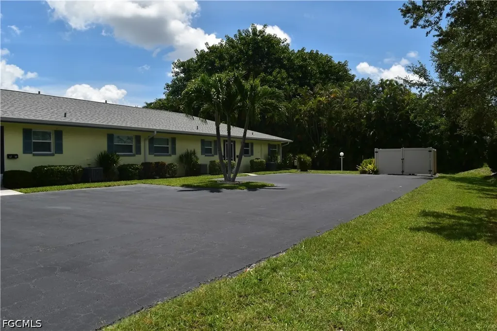 6801 Lake Mcgregor Circle Fort Myers FL 33919