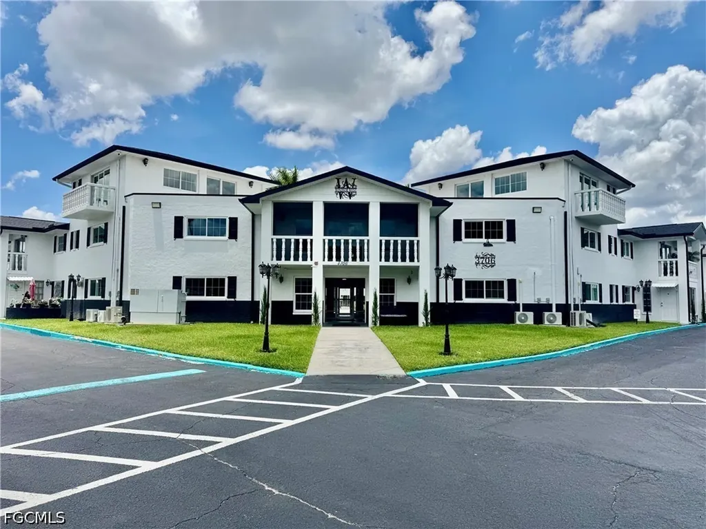Fort Myers FL, 3706 Broadway, Unit 12