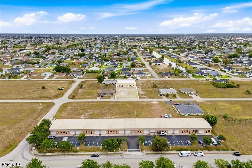 1009 NE 8th Terrace Cape Coral FL 33909