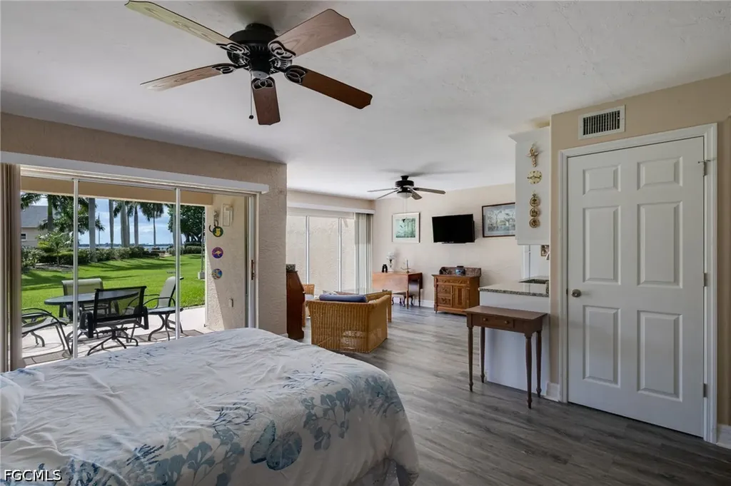 3593 Edgewood Avenue Fort Myers FL 33916
