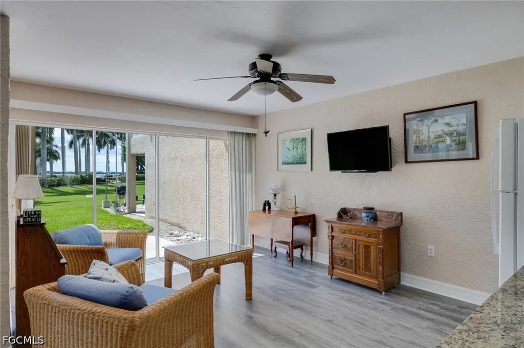 3593 Edgewood Avenue Fort Myers FL 33916