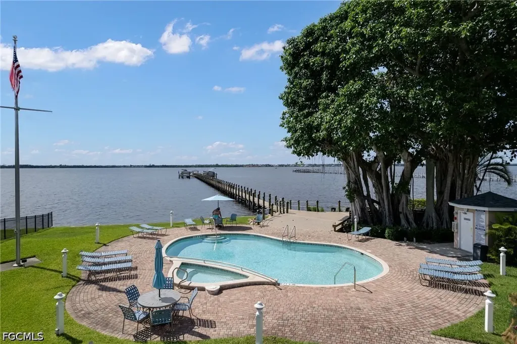 3593 Edgewood Avenue Fort Myers FL 33916