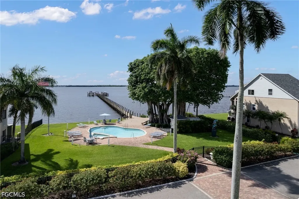 3593 Edgewood Avenue Fort Myers FL 33916