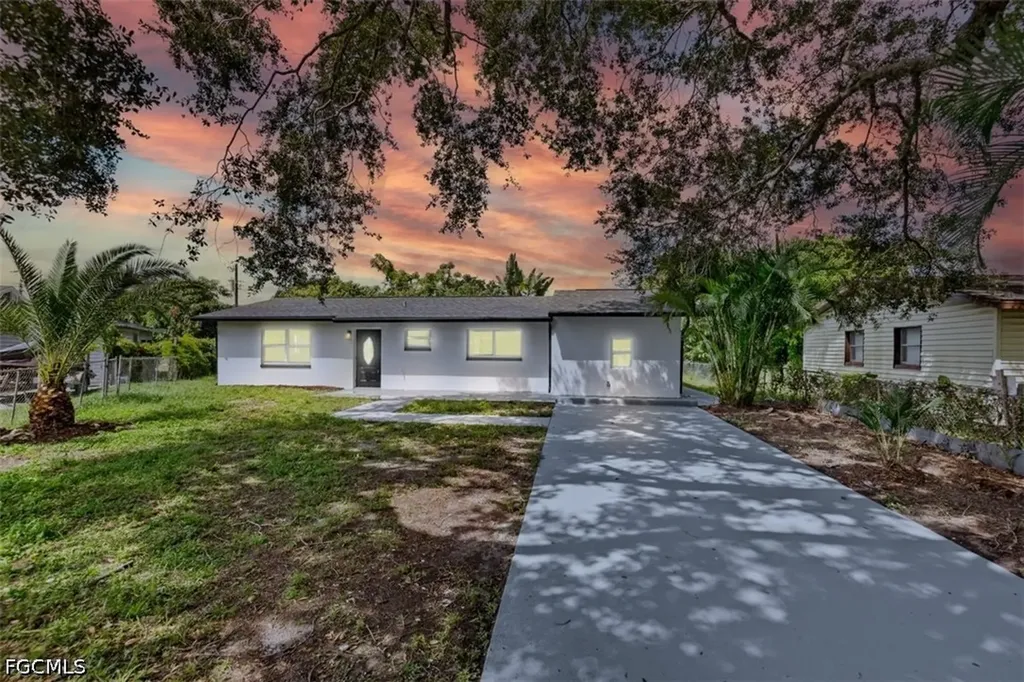 2570 Charleston Park Drive Alva FL 33920
