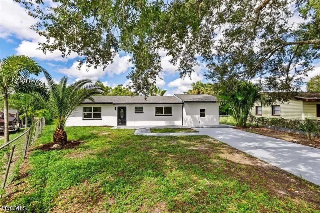 2570 Charleston Park Drive Alva FL 33920