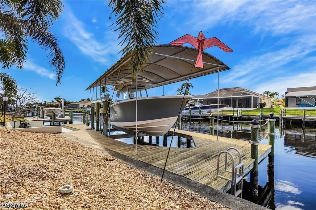 1102 SE 21st Avenue Cape Coral FL 33990