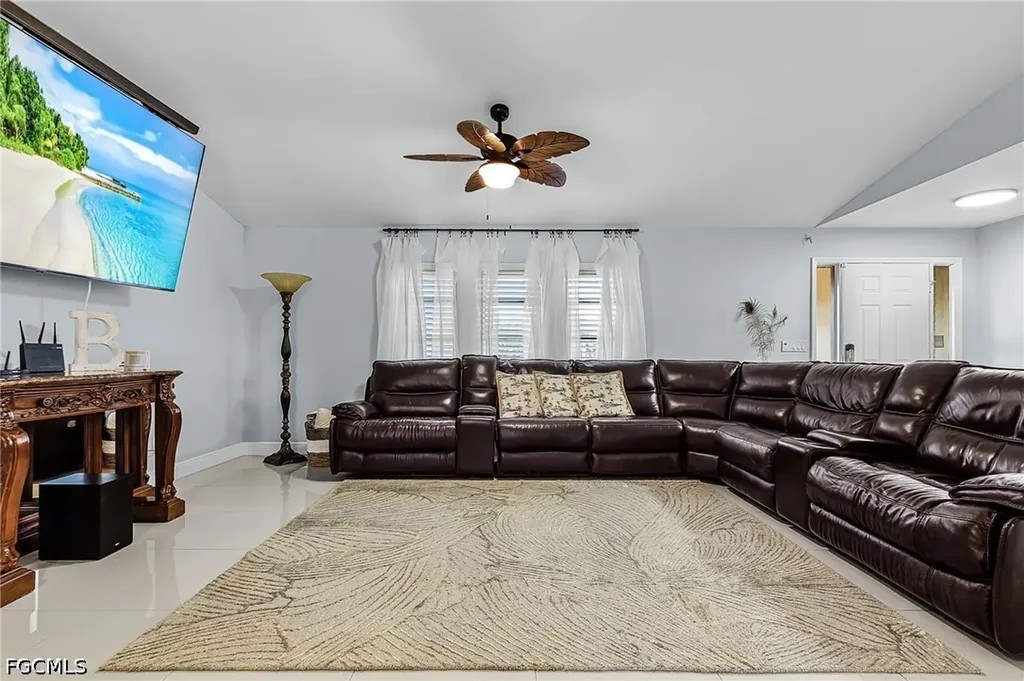 1102 SE 21st Avenue Cape Coral FL 33990