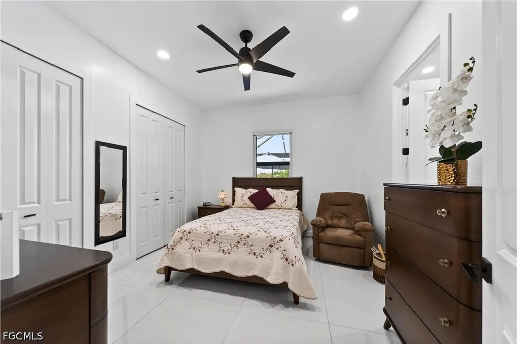 710 SW 12th Terrace Cape Coral FL 33991