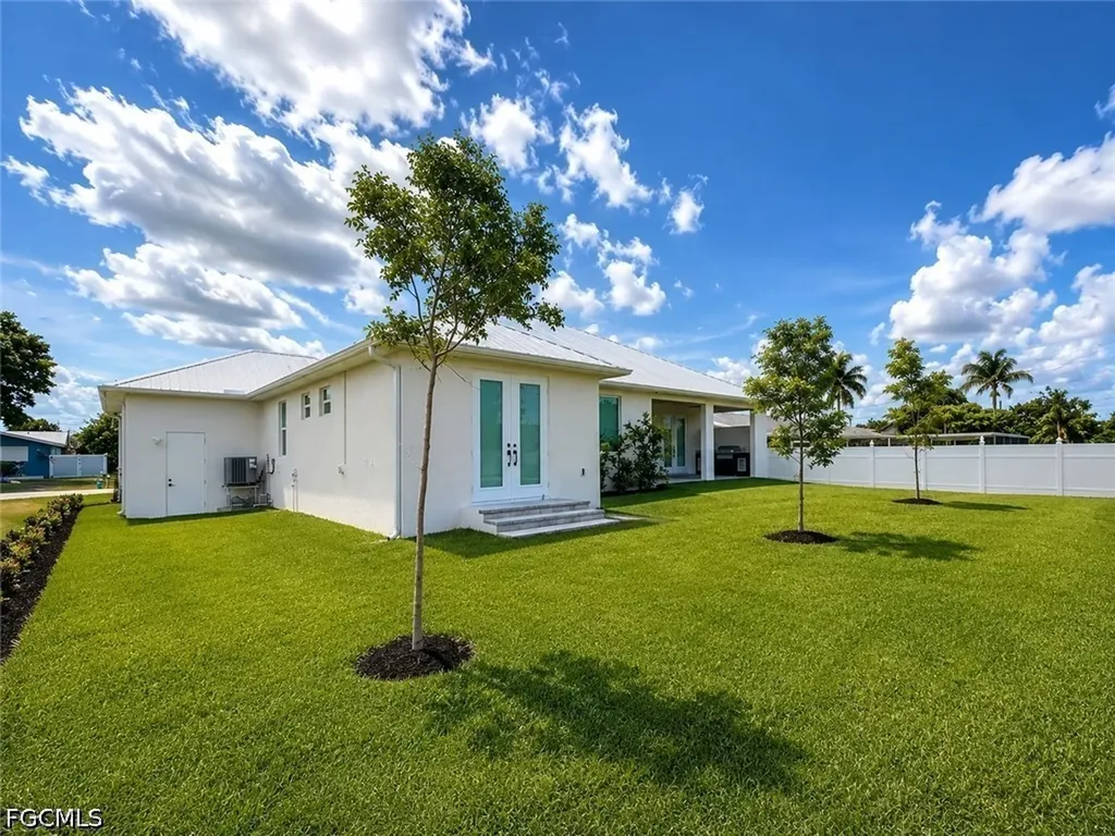 1426 SE 43rd Terrace Cape Coral FL 33904