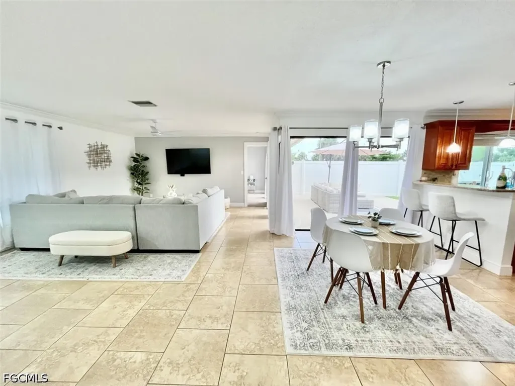 2314 SE 18th Place Cape Coral FL 33990