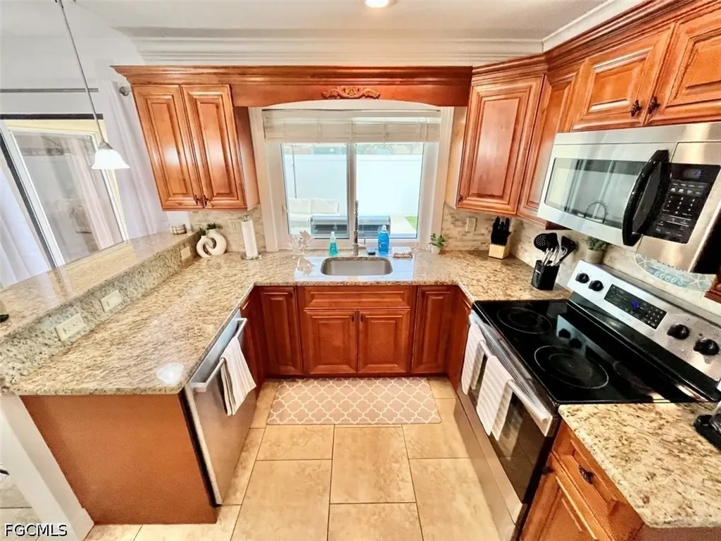 2314 SE 18th Place Cape Coral FL 33990