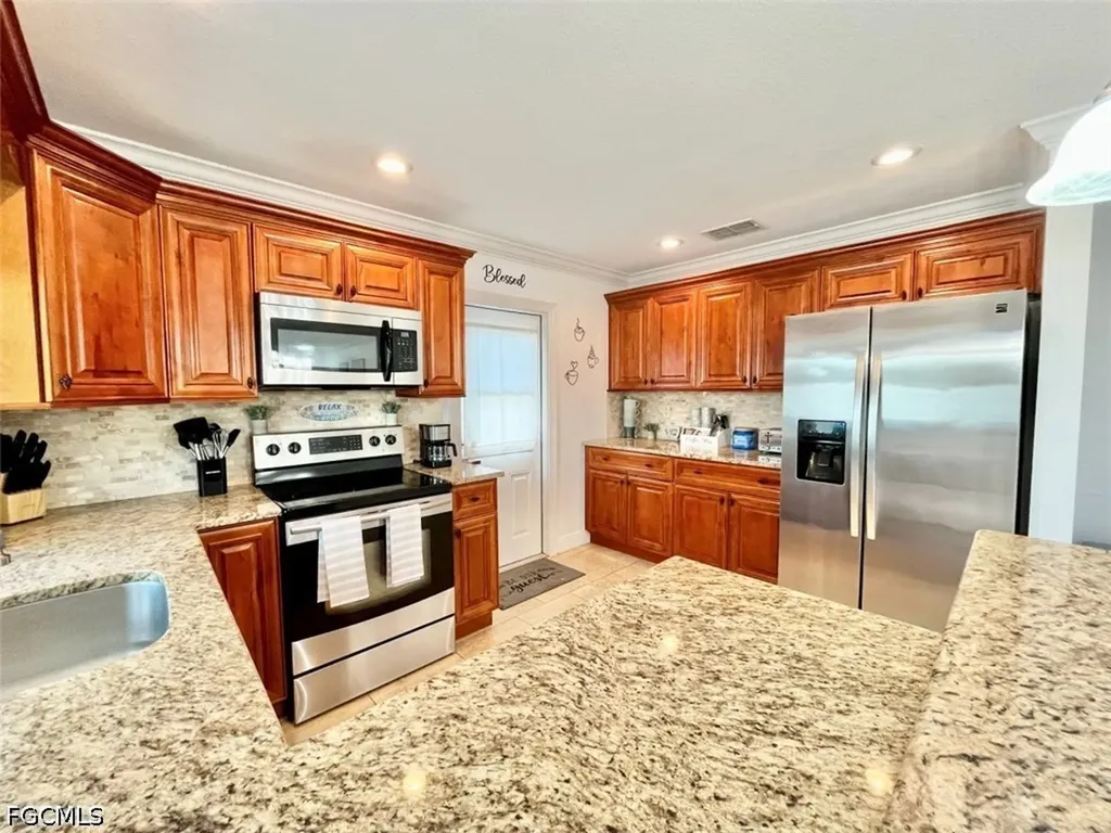 2314 SE 18th Place Cape Coral FL 33990