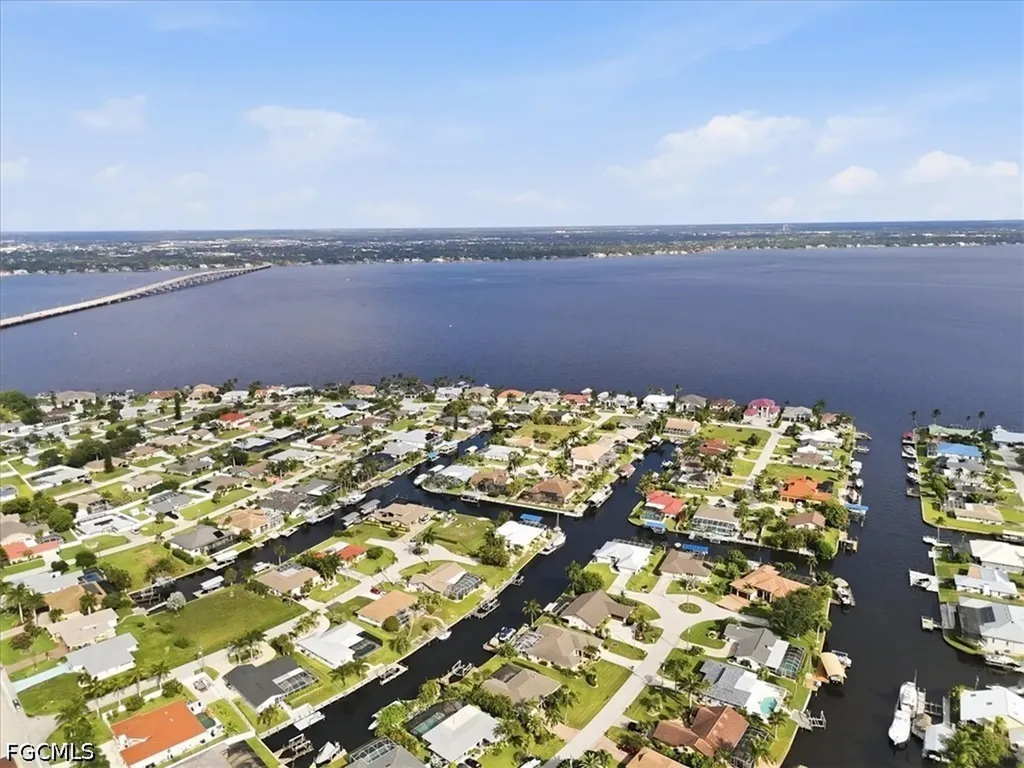 2540 SE 25th Avenue Cape Coral FL 33904