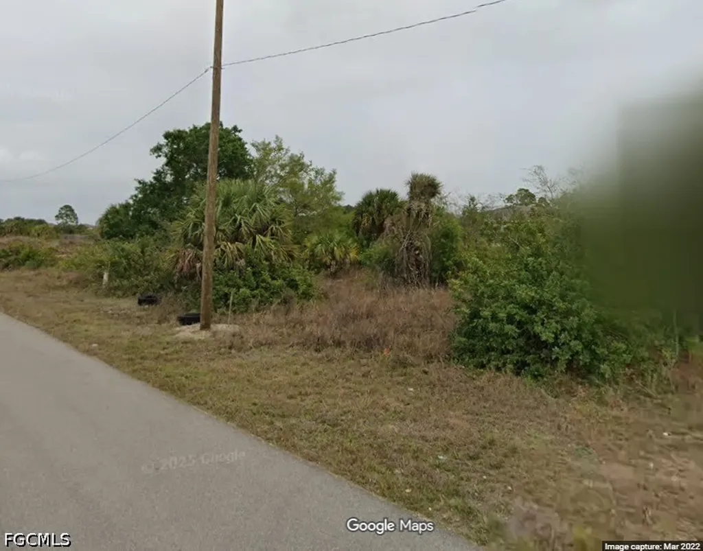 2412 Carvell Avenue N Lehigh Acres FL 33971