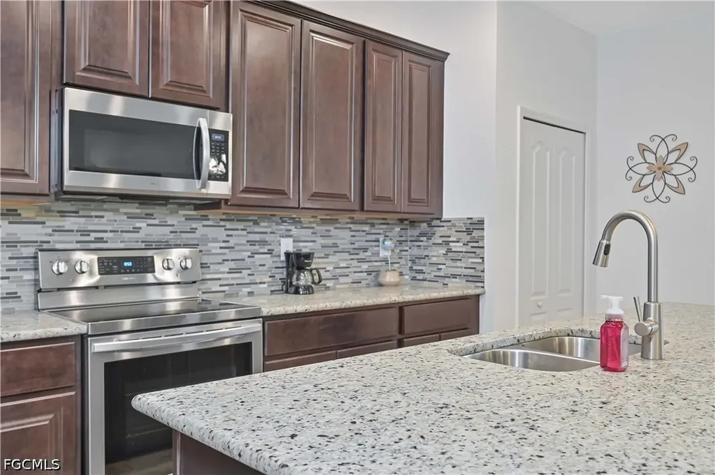 8784 Cascade Price Circle North Fort Myers FL 33917