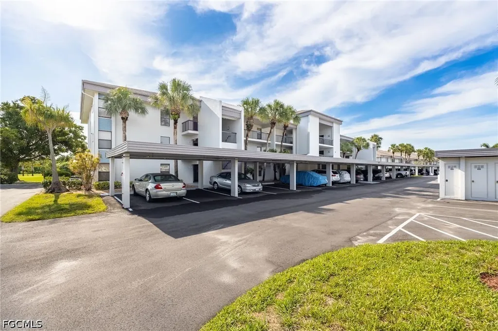 Fort Myers FL, 5905 Trailwinds Drive, Unit 812