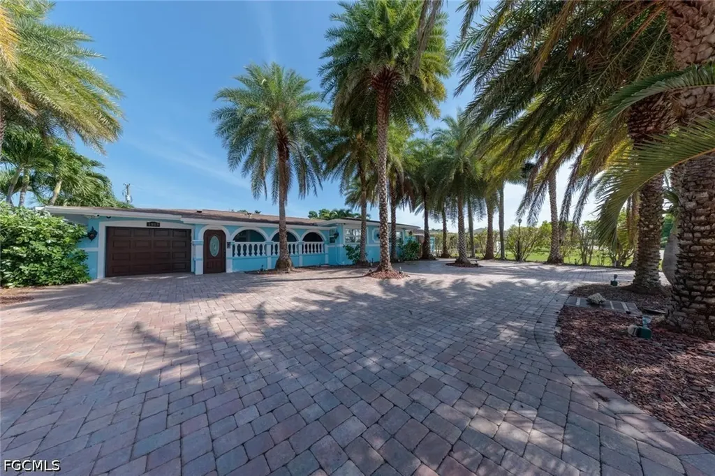 1013 SE 44th Street Cape Coral FL 33904
