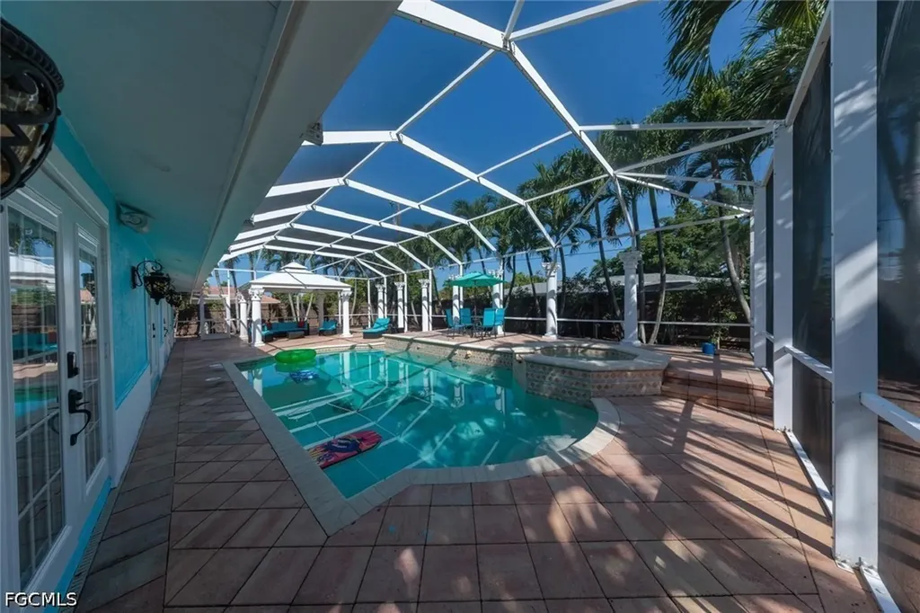 1013 SE 44th Street Cape Coral FL 33904