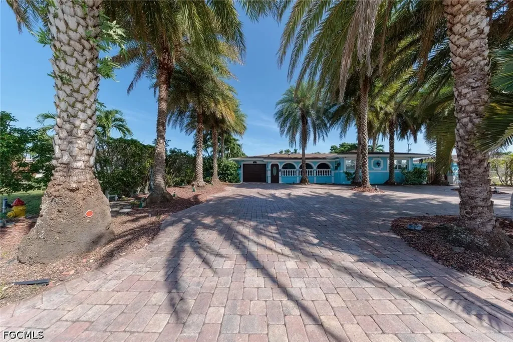 1013 SE 44th Street Cape Coral FL 33904
