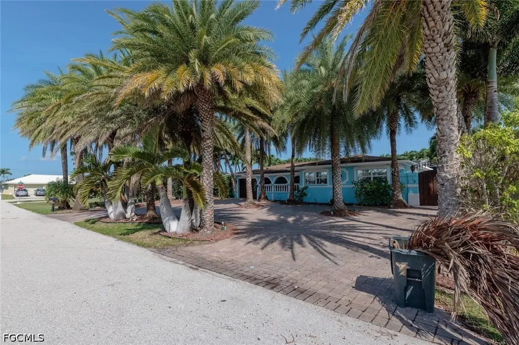 1013 SE 44th Street Cape Coral FL 33904
