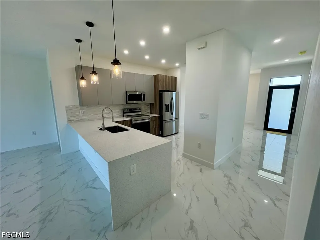 1208 NW 25th Place Cape Coral FL 33993