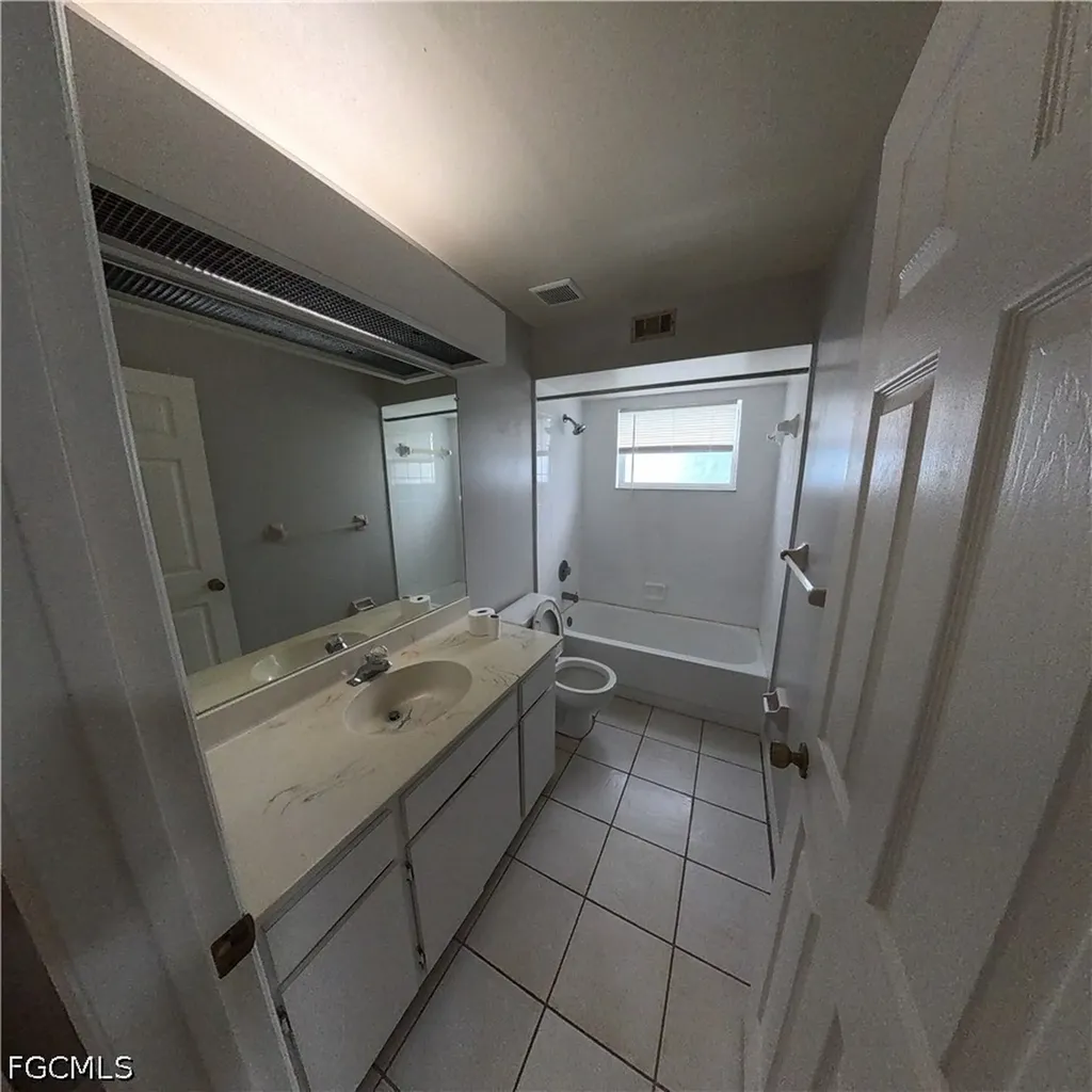 546 Whispering Wind Bend Lehigh Acres FL 33974