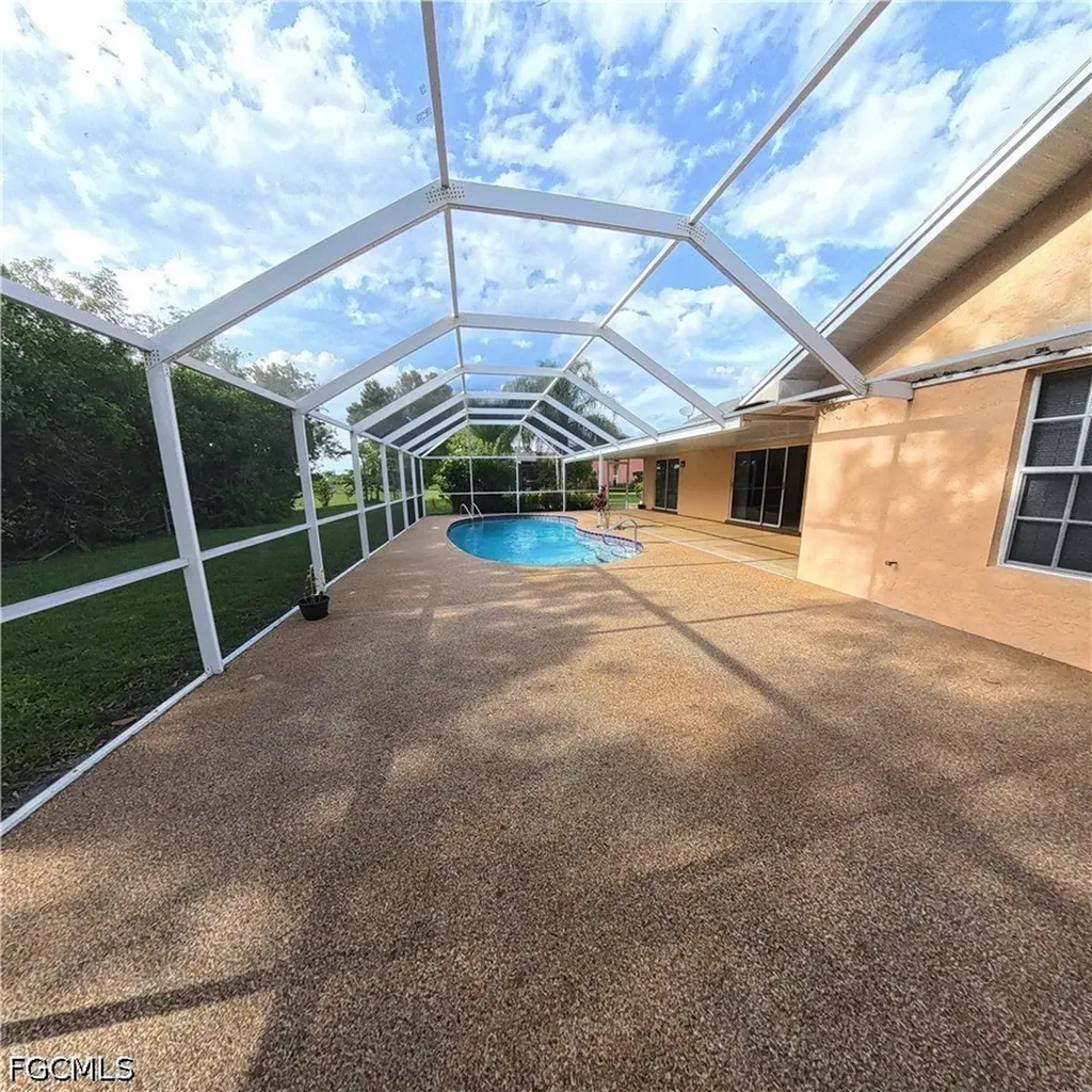 546 Whispering Wind Bend Lehigh Acres FL 33974
