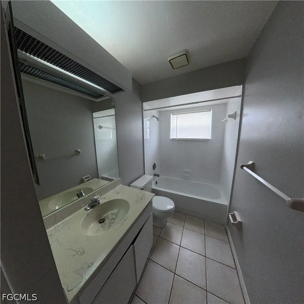 546 Whispering Wind Bend Lehigh Acres FL 33974