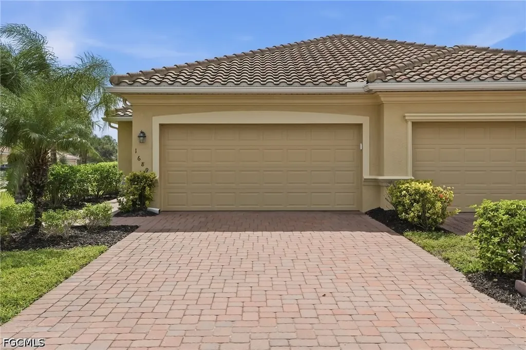 1689 Alameda Drive Naples FL 34120