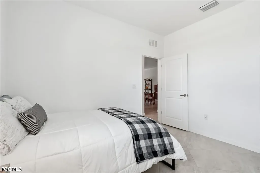 1689 Alameda Drive Naples FL 34120
