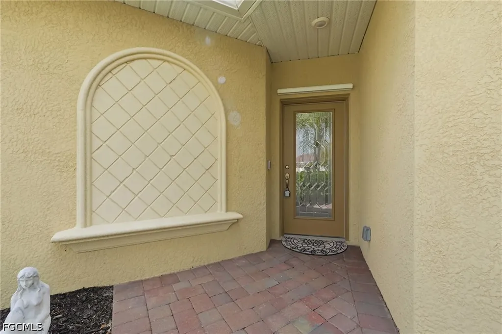 1689 Alameda Drive Naples FL 34120