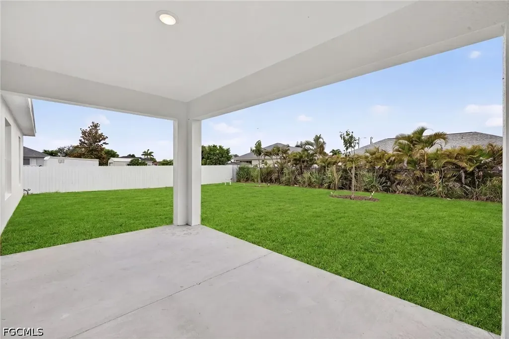 2714 NW 3rd Place Cape Coral FL 33993